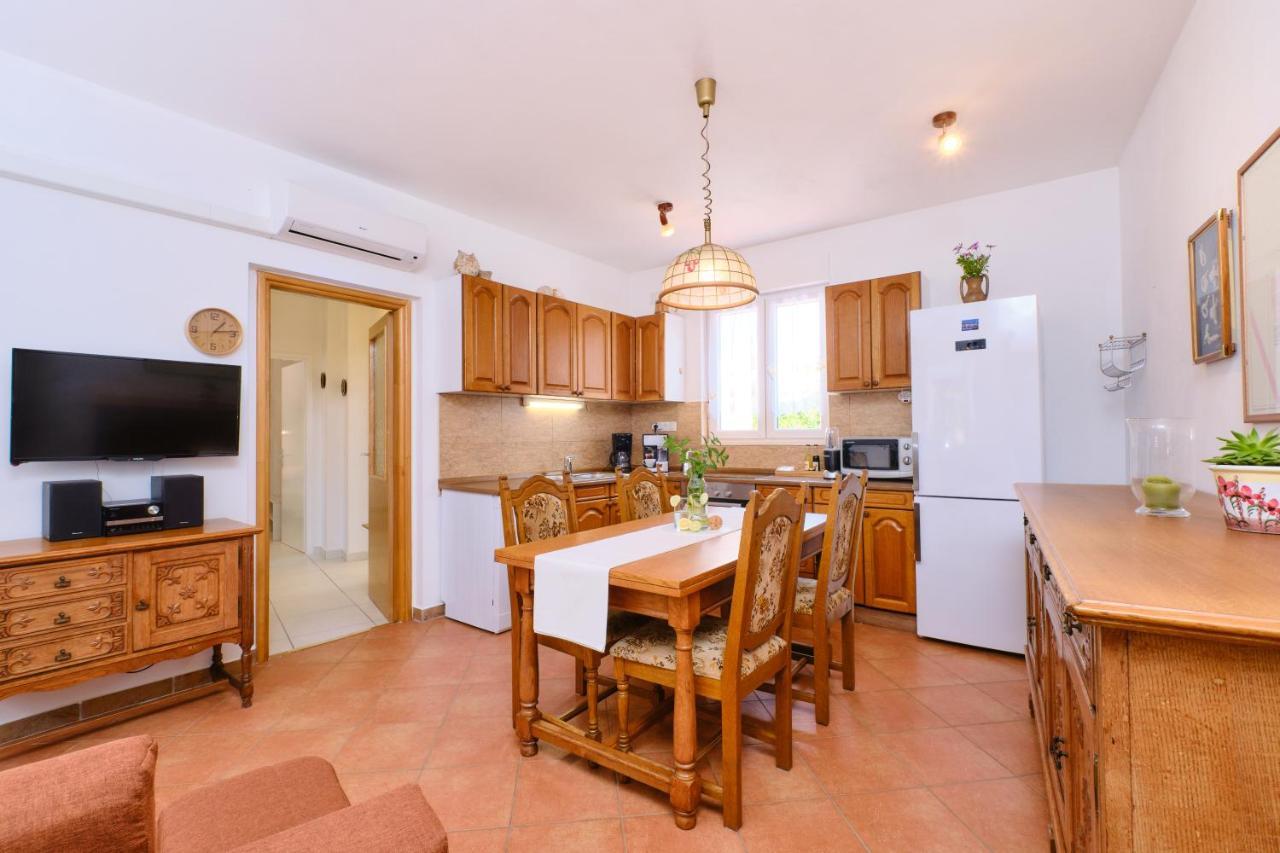 Apartments Antares マリ・ロシニュ エクステリア 写真