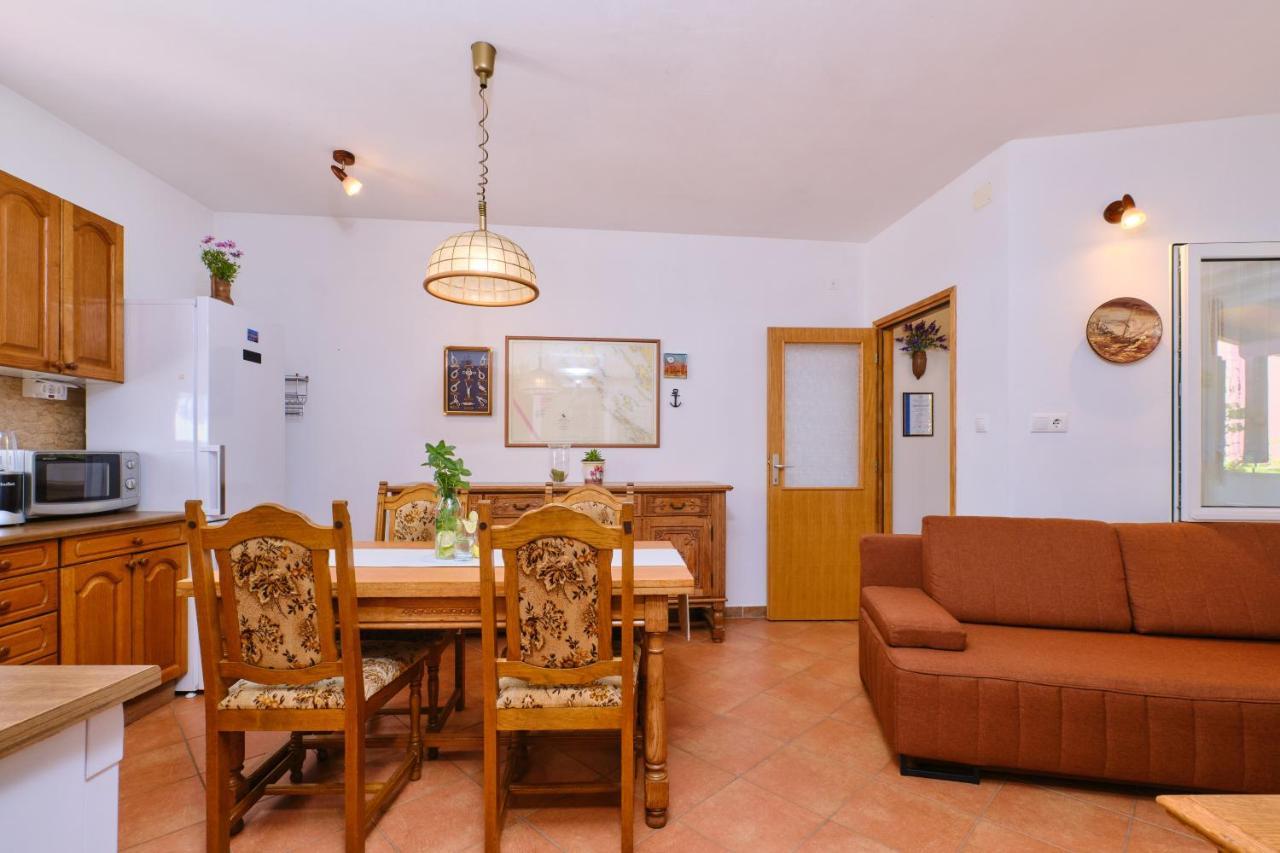 Apartments Antares マリ・ロシニュ エクステリア 写真