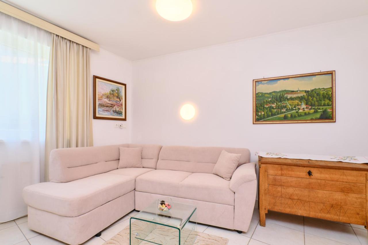 Apartments Antares マリ・ロシニュ エクステリア 写真