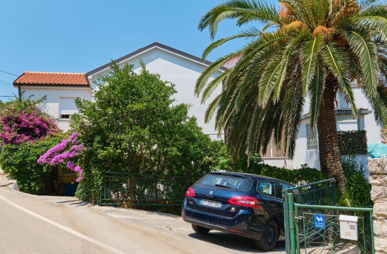Apartments Antares マリ・ロシニュ エクステリア 写真