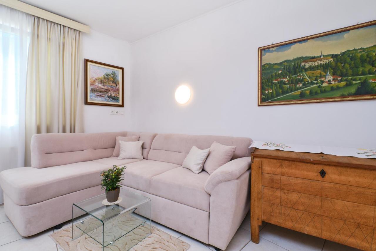 Apartments Antares マリ・ロシニュ エクステリア 写真