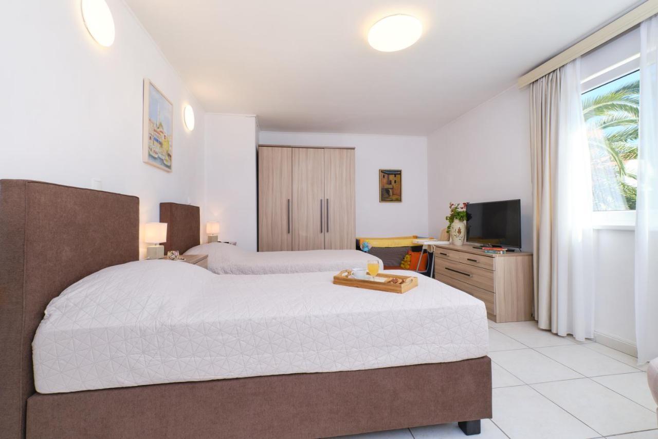 Apartments Antares マリ・ロシニュ エクステリア 写真